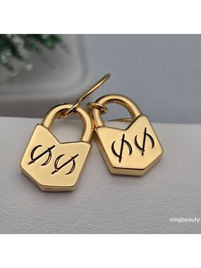✨2/$10✨ Gold-Toned Padlock Drop Earrings